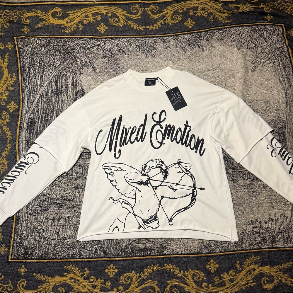 “Mixed emotion” White Long Sleeve 'Dispair my love' collection